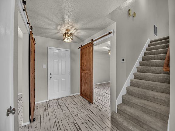 5th image of 617 Oak View Ct