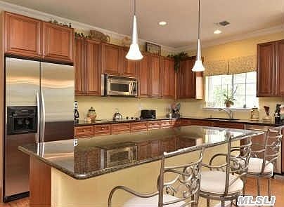 5th image of 153 Hamlet Dr
