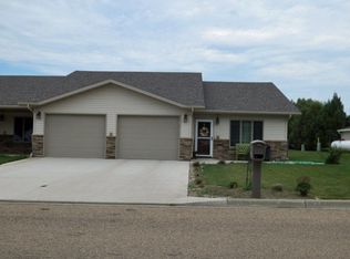 303 8th Ave SE #C, Rugby, ND 58368