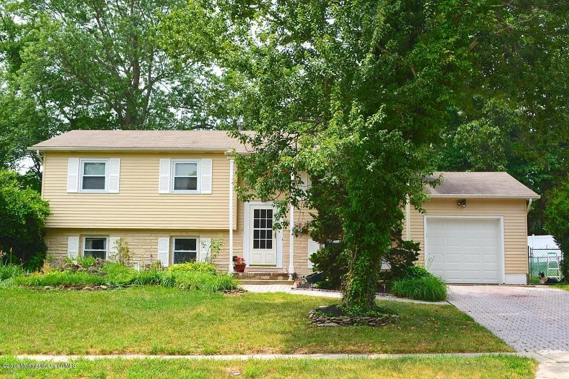 164 Susan Dr photo 1