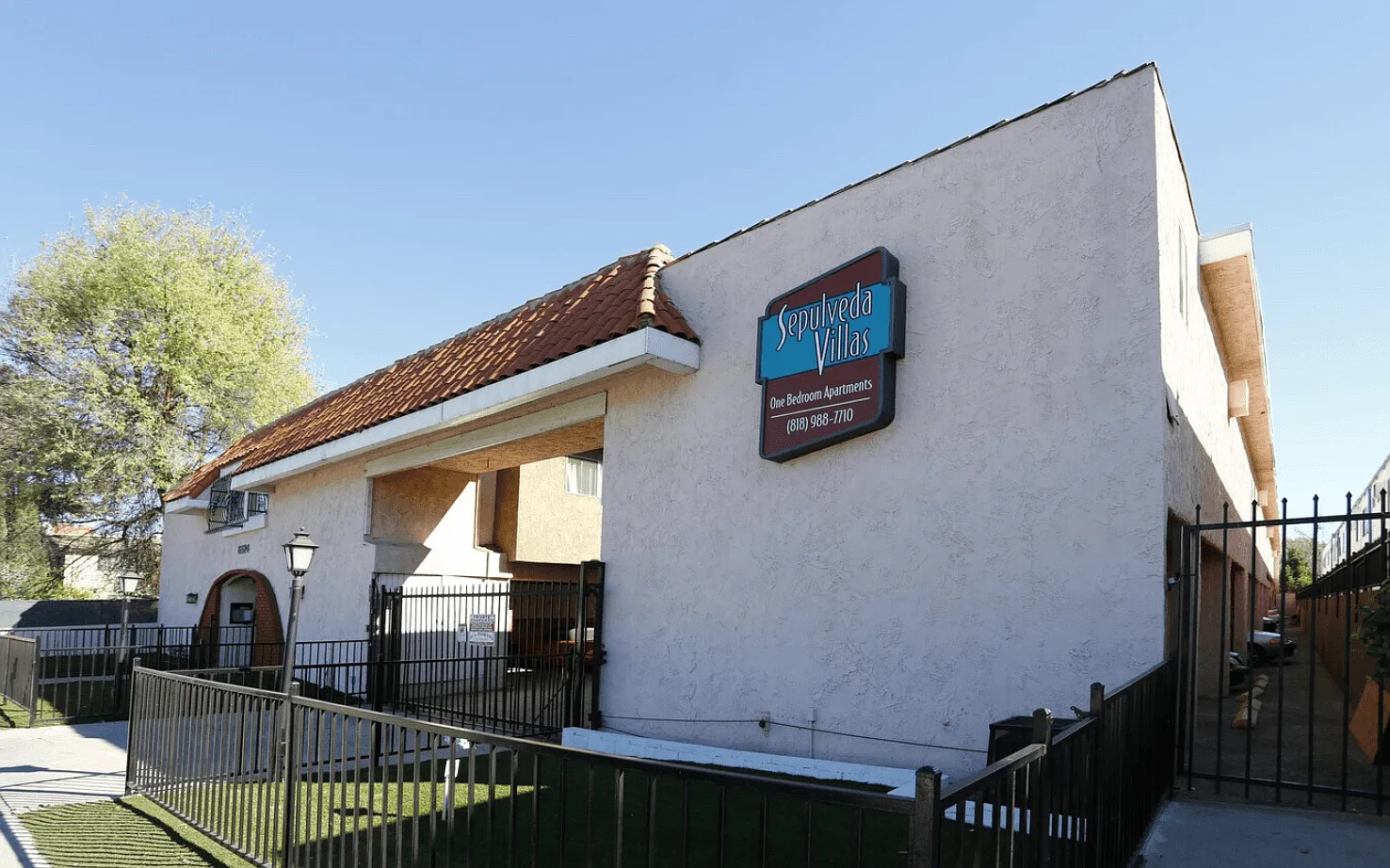 Sepulveda Villas — Photo 1