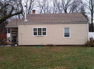 16 Memorial Cir, Holyoke, MA 01040