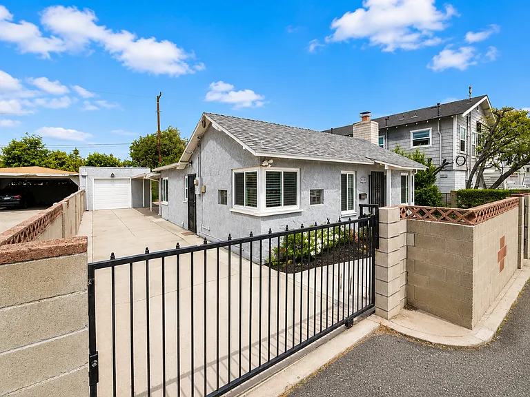 445 1/2 E Alisal Way — Photo 3