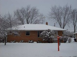 N87W17410 Schneider Dr, Menomonee Falls, WI 53051