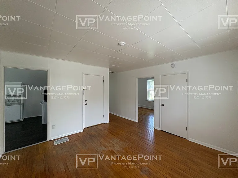 1163 McCormick St — Photo 6