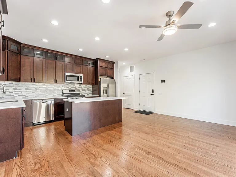 3323 N Avers Ave #3 — Photo 16
