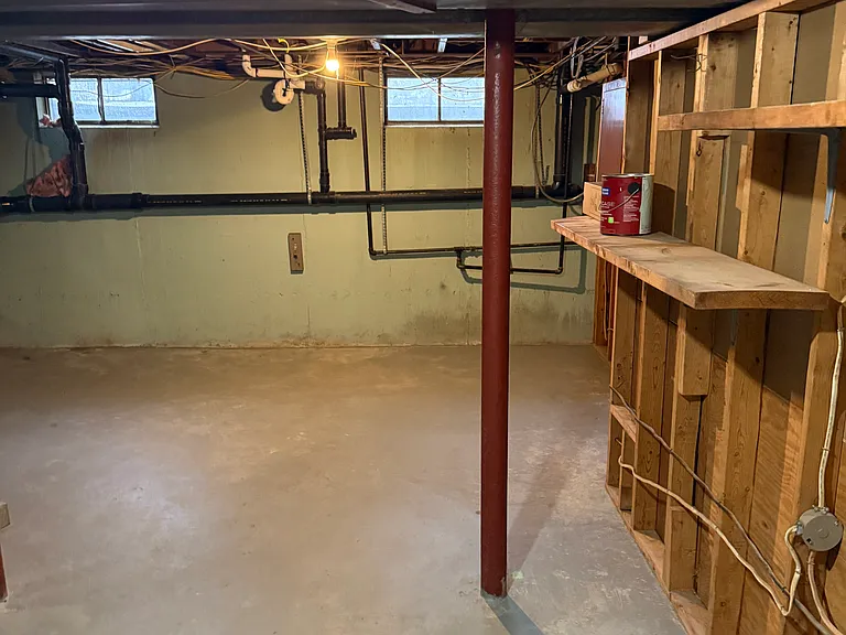 97 Locust Park — Photo 38