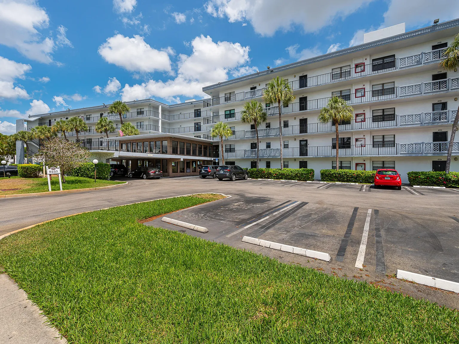 2 bed, 2.0 bath, 900 sqft, $2,300 — Photo 3