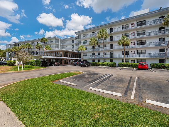 3rd image of 9235 SW 8th St APT 405
