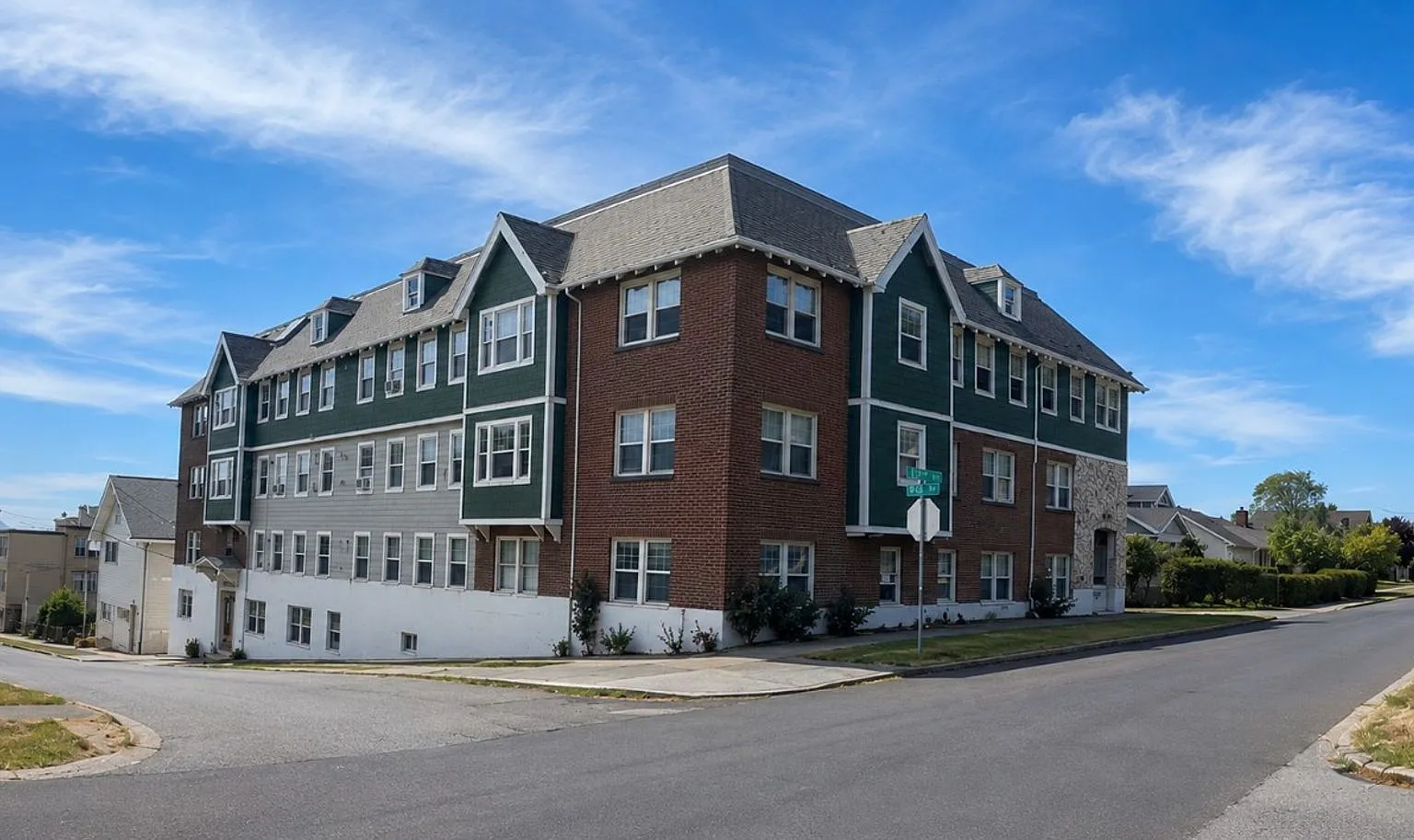 435 -Keystone Apartments — Photo 1