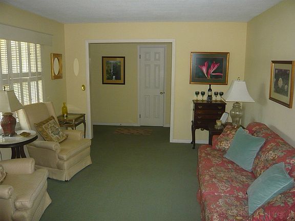 4th image of 1561 Green Valley St