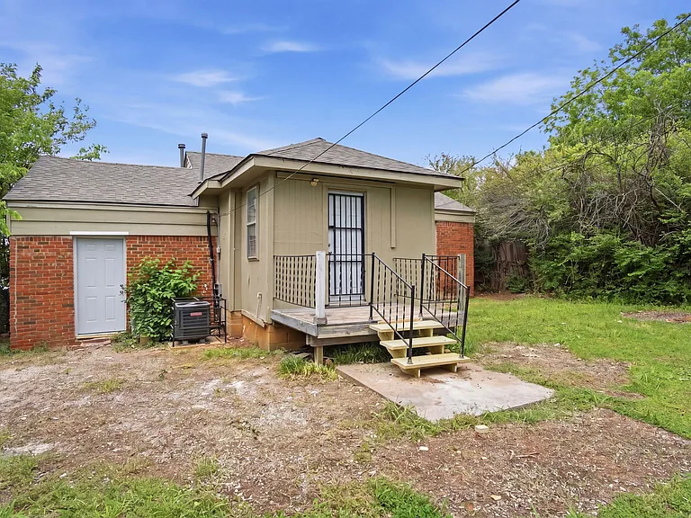 2228 SW Grand Blvd — Photo 28