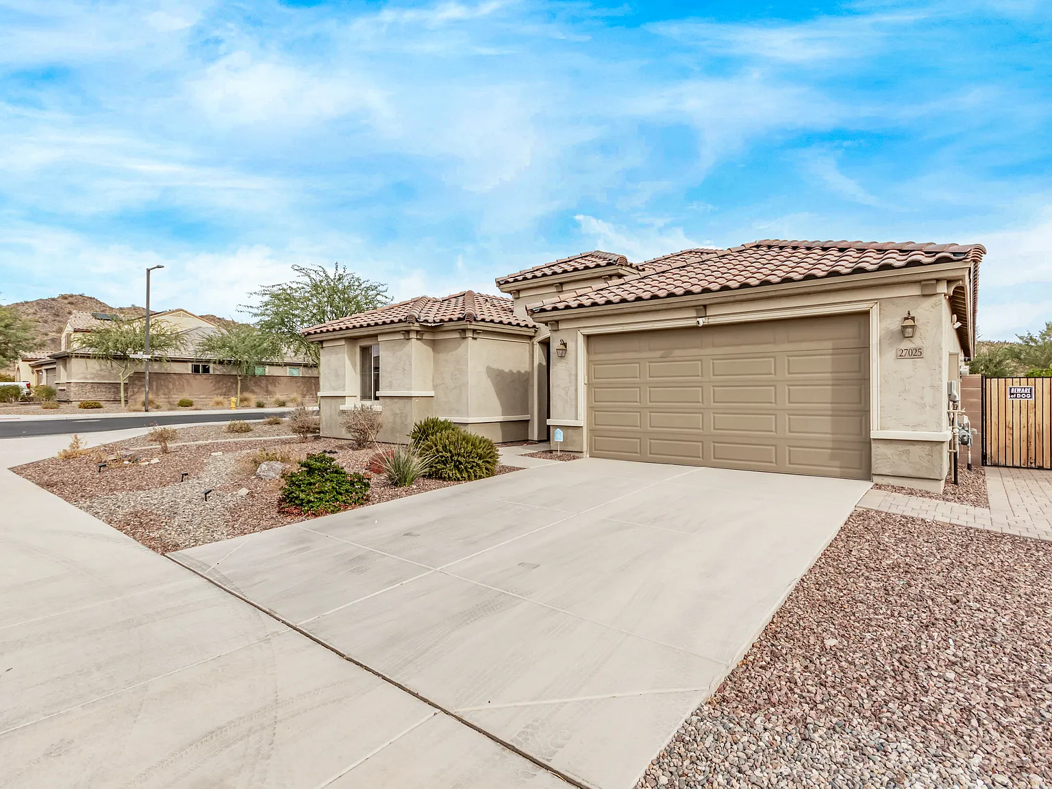3 bed, 2.5 bath, 2518 sqft, $2,750 — Photo 2
