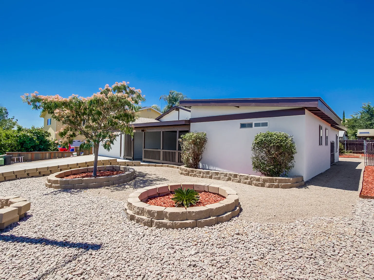3 bed, 1300 sqft, $4,250 — Photo 3