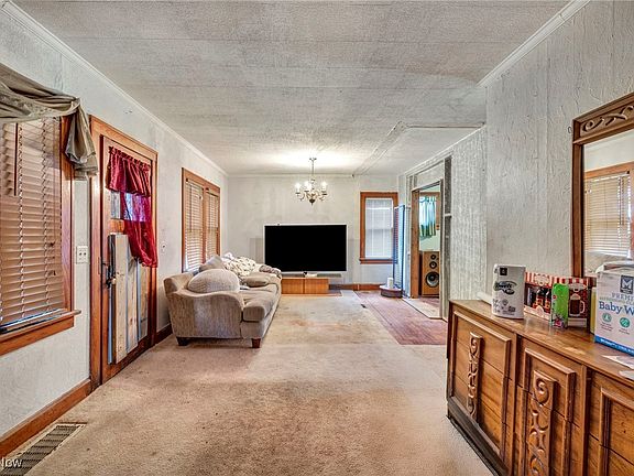 5th image of 20663 Woodstock Ave