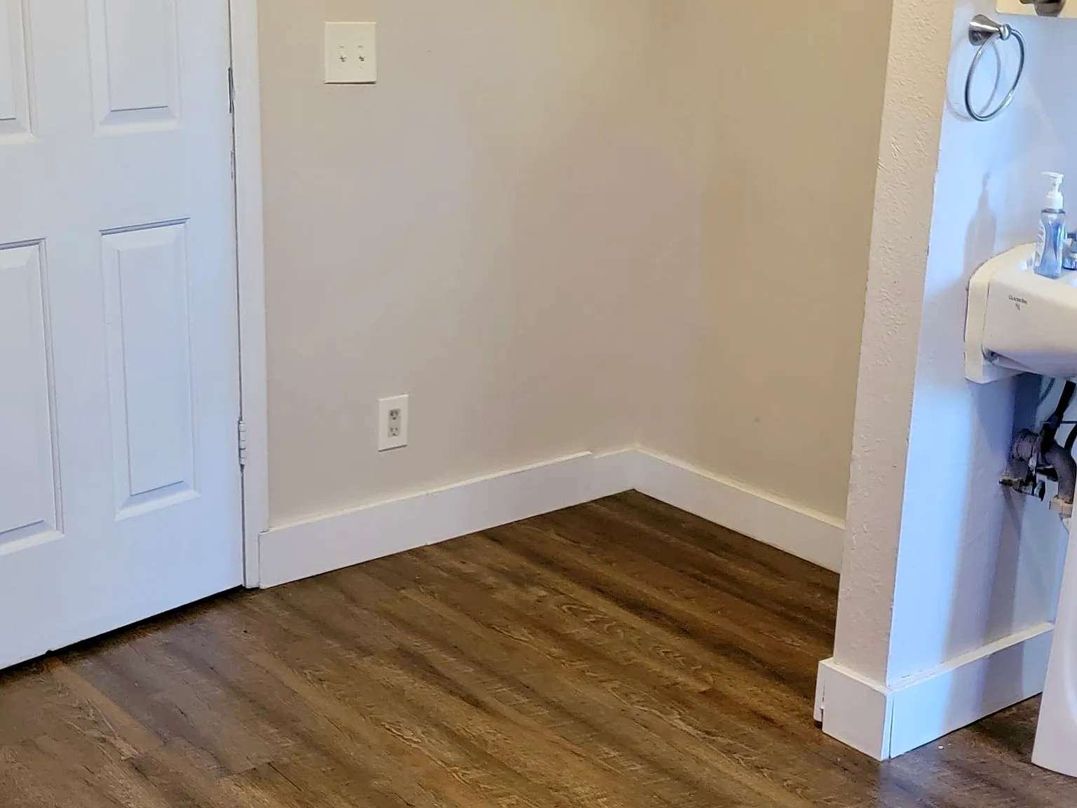 1 bed, 400 sqft, $1,095 — Photo 3