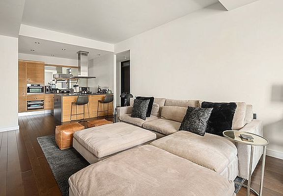 4th image of 425 W 50th St APT 12A