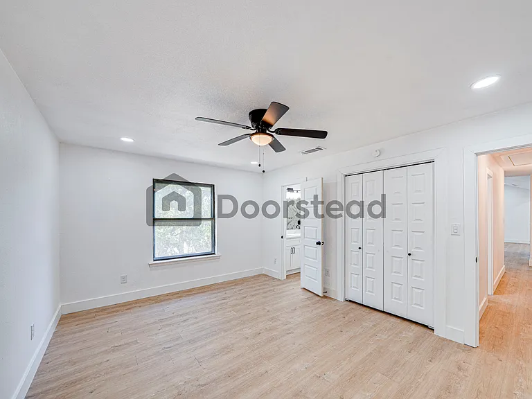 5204 Blue Valley Ct — Photo 4