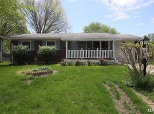 618 Saint Peter Dr, Godfrey, IL 62035