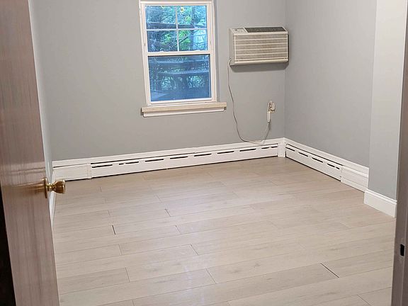 2nd image of 1405 Pelham Pkwy N #1
