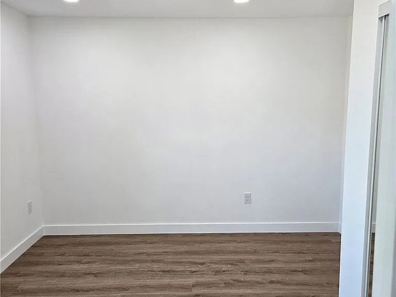 3rd image of 1180 E 51st St