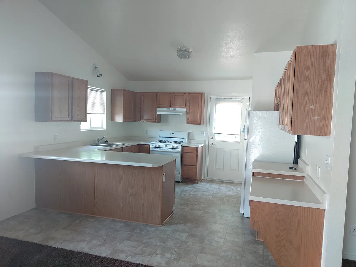 Building Photo - 302 W 1150 S