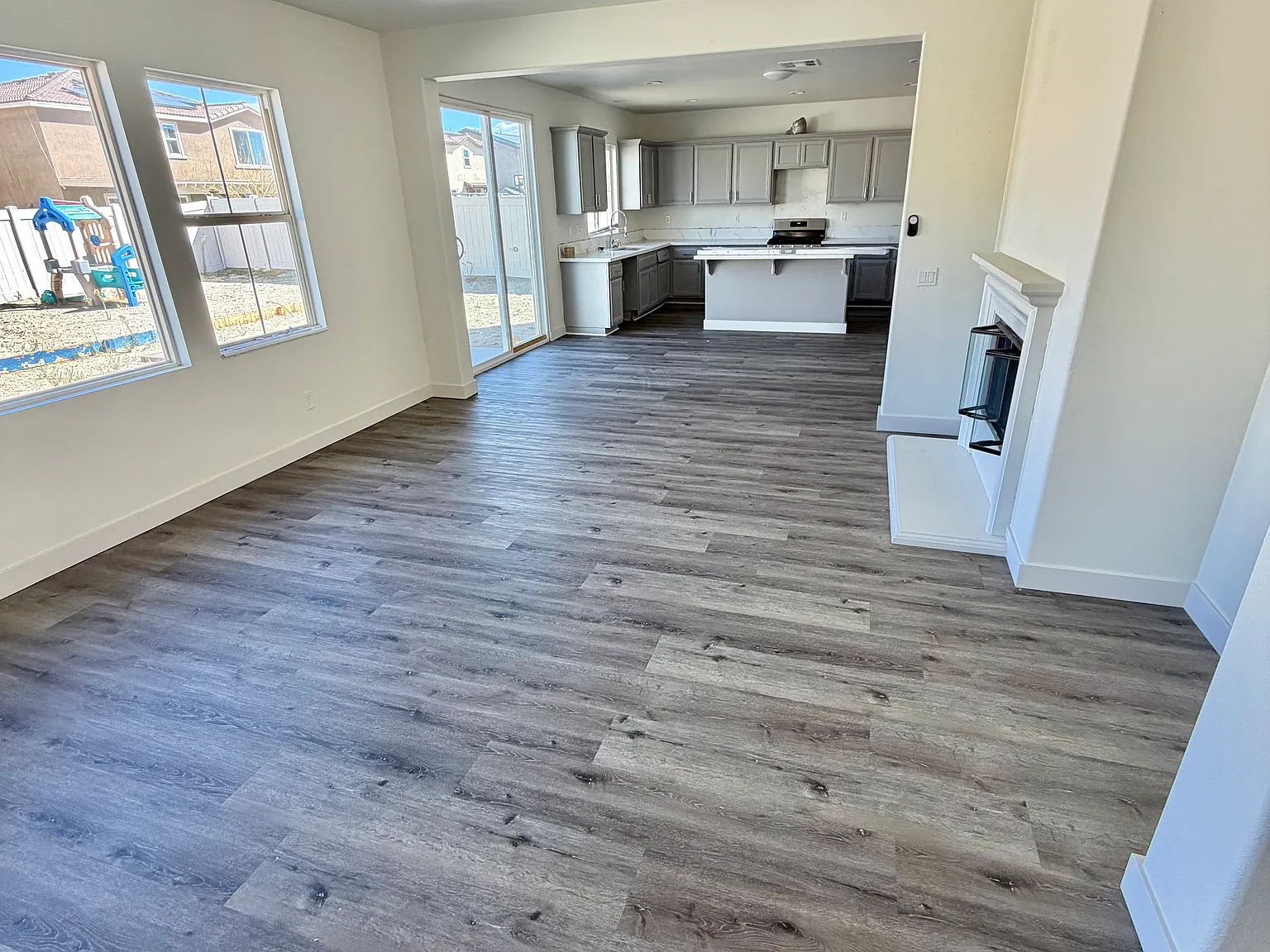 5 bed, 3283 sqft, $3,100 — Photo 3