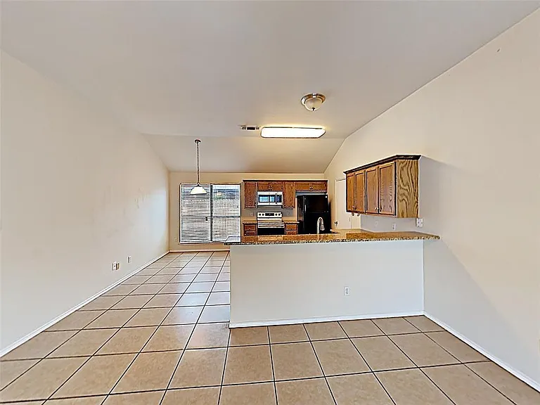 1021 Olivewood Ln — Photo 2
