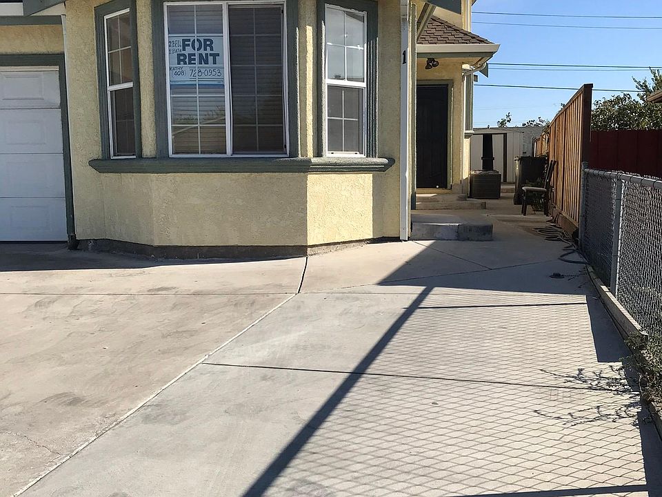 1 car parking on the driveway