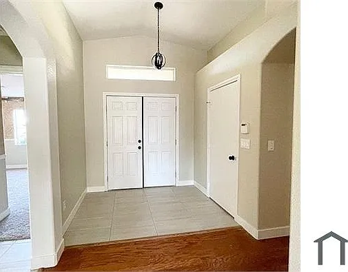 4 bed, 1834 sqft, $2,998 — Photo 2