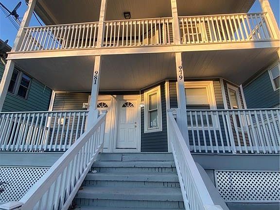 4th image of 979-981 Atwells Ave