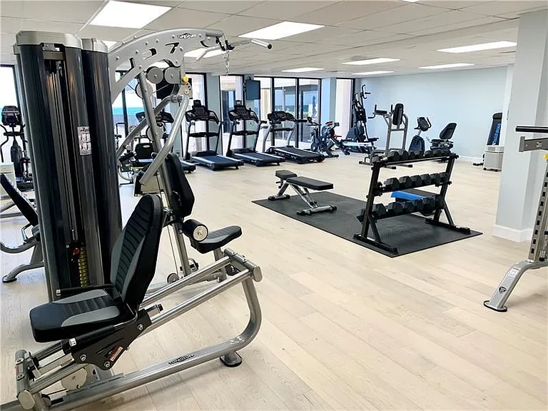 1147 Hillsboro Mile #1006 — Photo 15