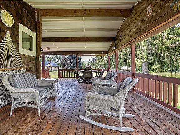 5th image of 111 Adrian Ln