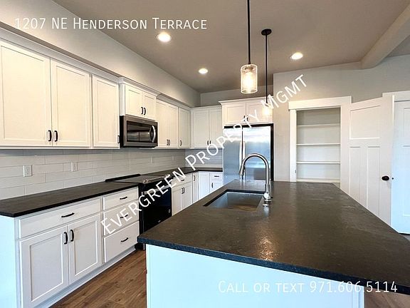4th image of 1207 NE Henderson Ter