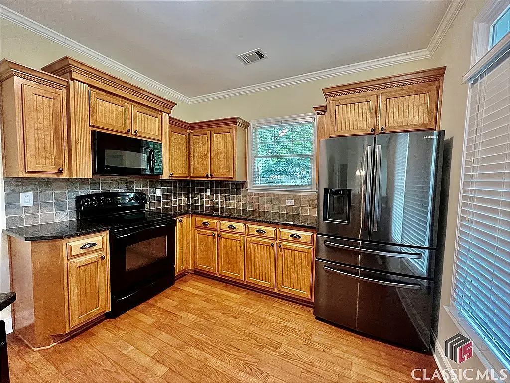 3 bed, 2.5 bath, 1948 sqft, $1,949 — Photo 3