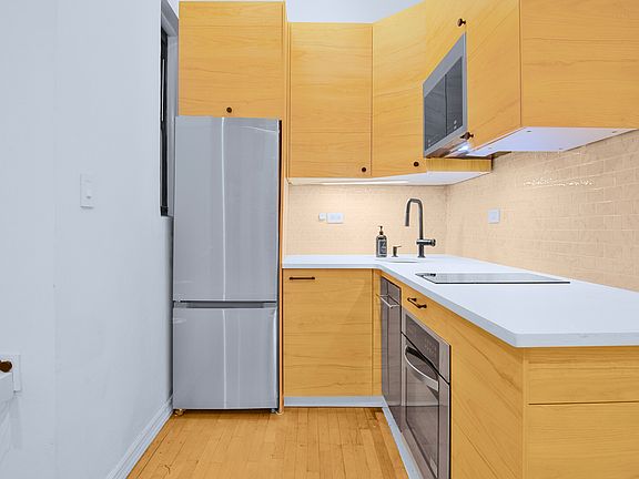 4th image of 352 W 56th St #3AB
