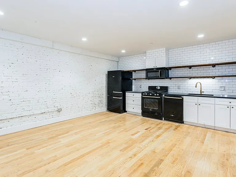 282 North St #6 — Photo 26