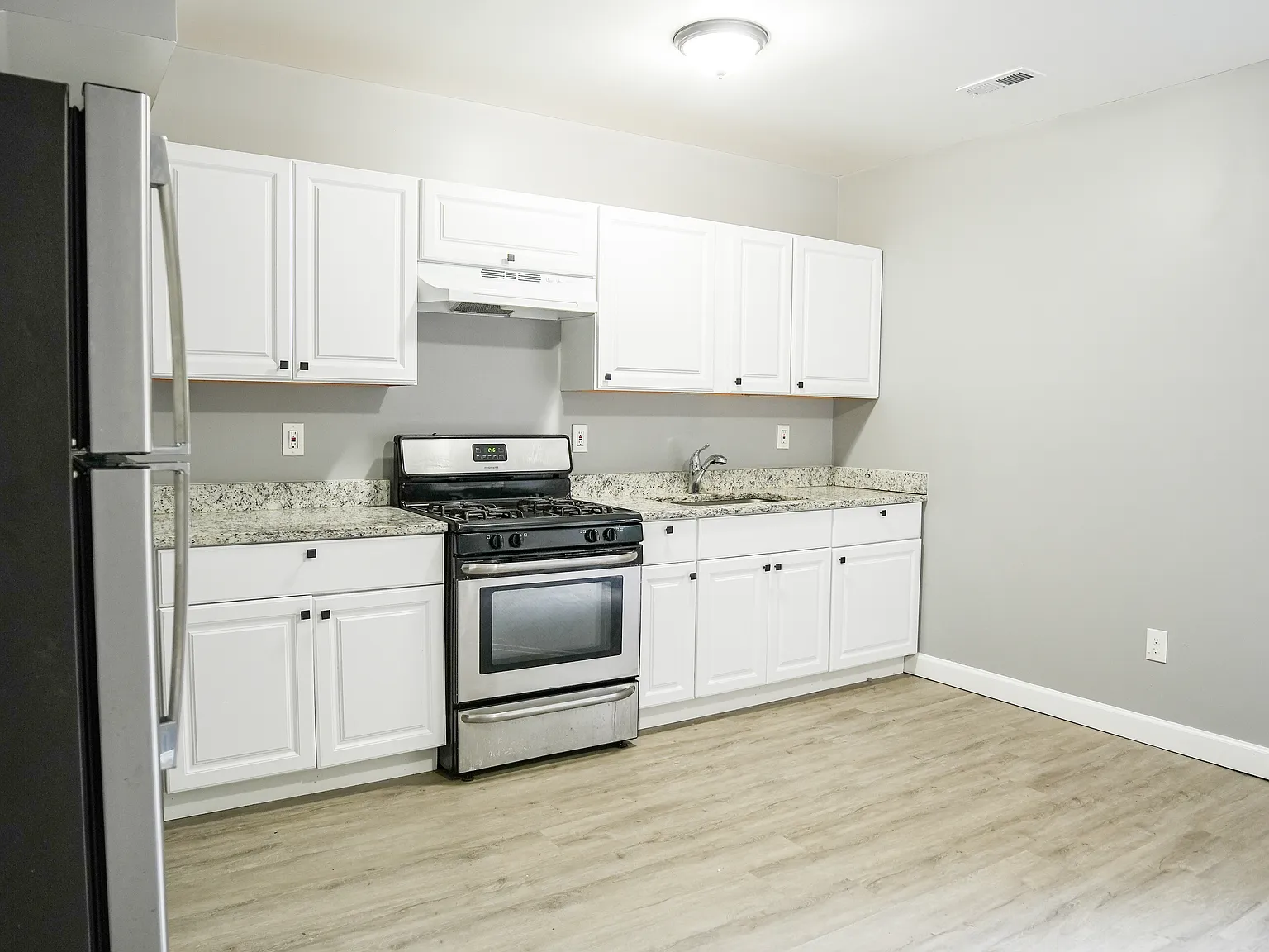 3 bed, 1.0 bath, $1,900 — Photo 4