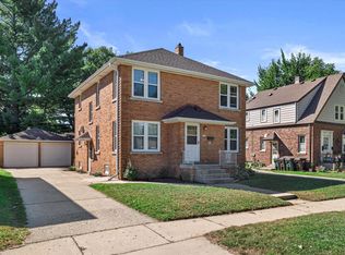 1813 E Norwich Ave #A, Saint Francis, WI 53235