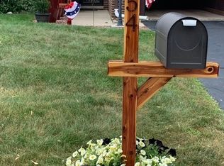 54 Pine Cir, Cary, IL 60013