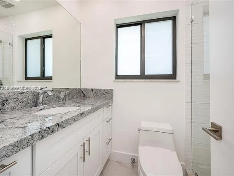 1621 S Treasure Dr #1621 — Photo 18