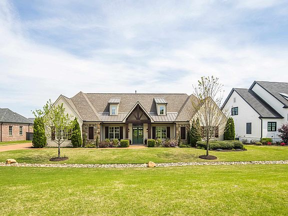 2nd image of 1080 Greenbrier Lakes Blvd