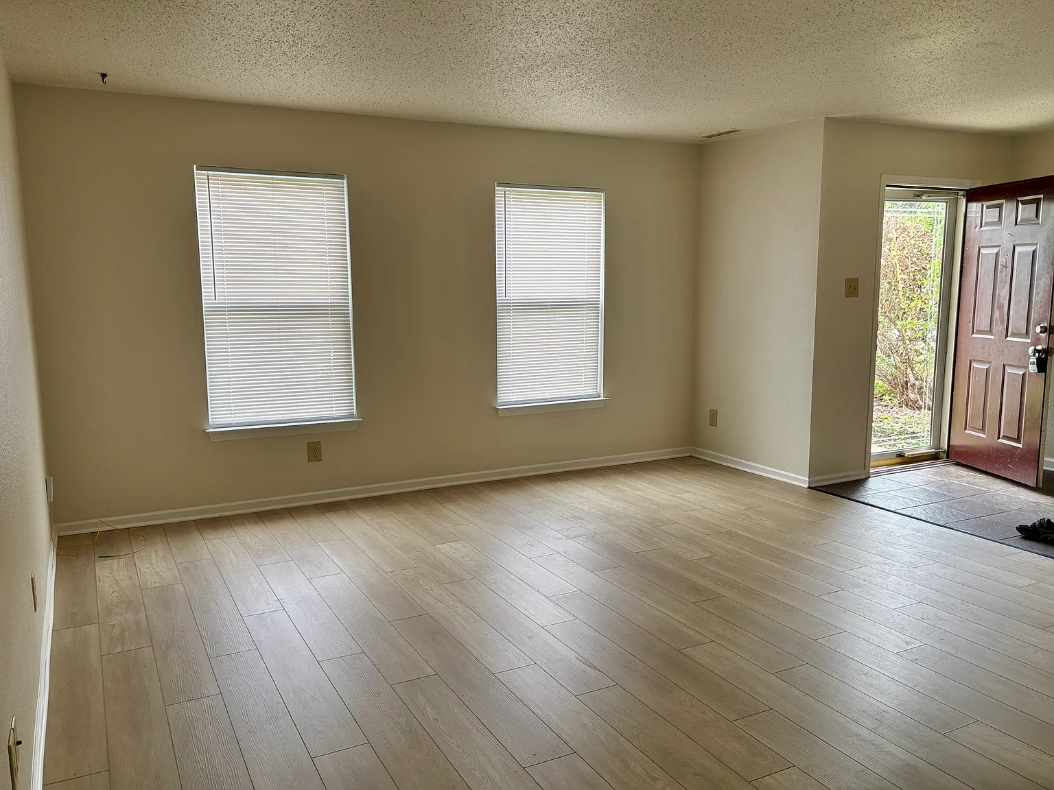 3 bed, 2.5 bath, 1770 sqft, $1,895 — Photo 2