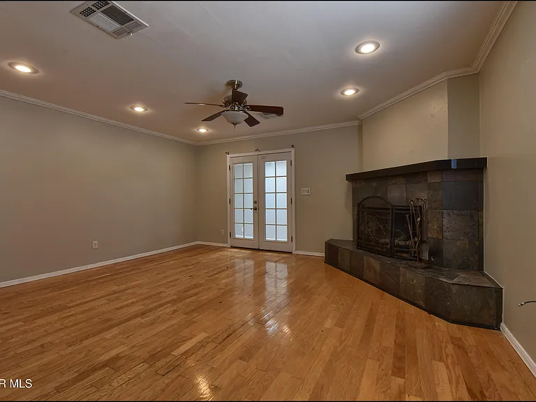 4700 Louisiana St — Photo 11