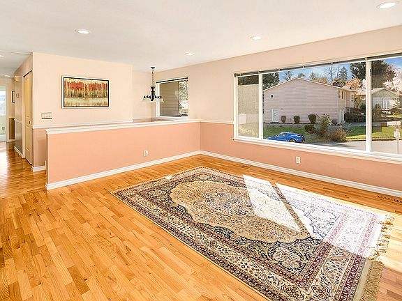 4th image of 17234 NE 16th Pl