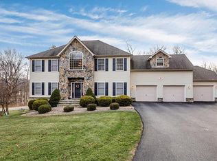 3 Alloway Cres, Highland Mills, NY 10930