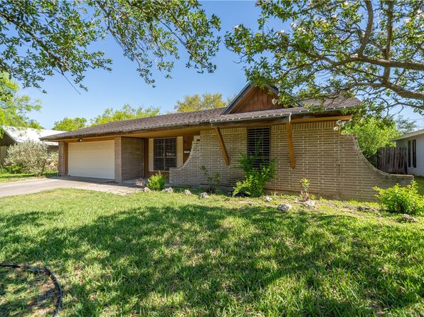 407 E 10th St, Bishop, TX 78343