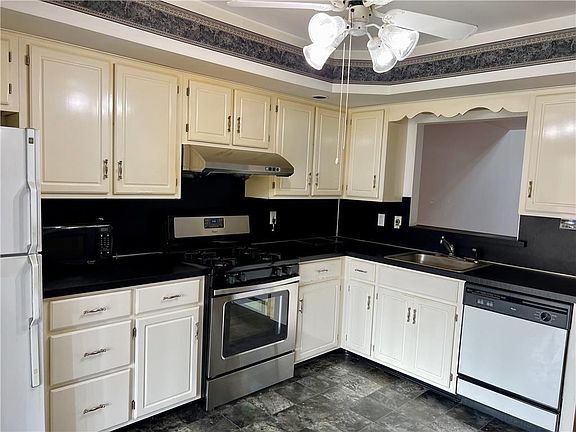 3rd image of 2742 Tamlynn Ln