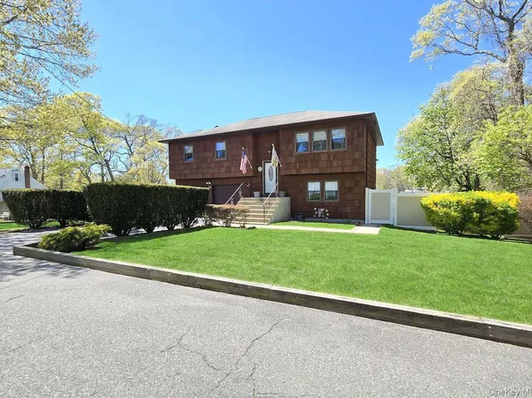76 Webster Avenue, Ronkonkoma, NY 11779