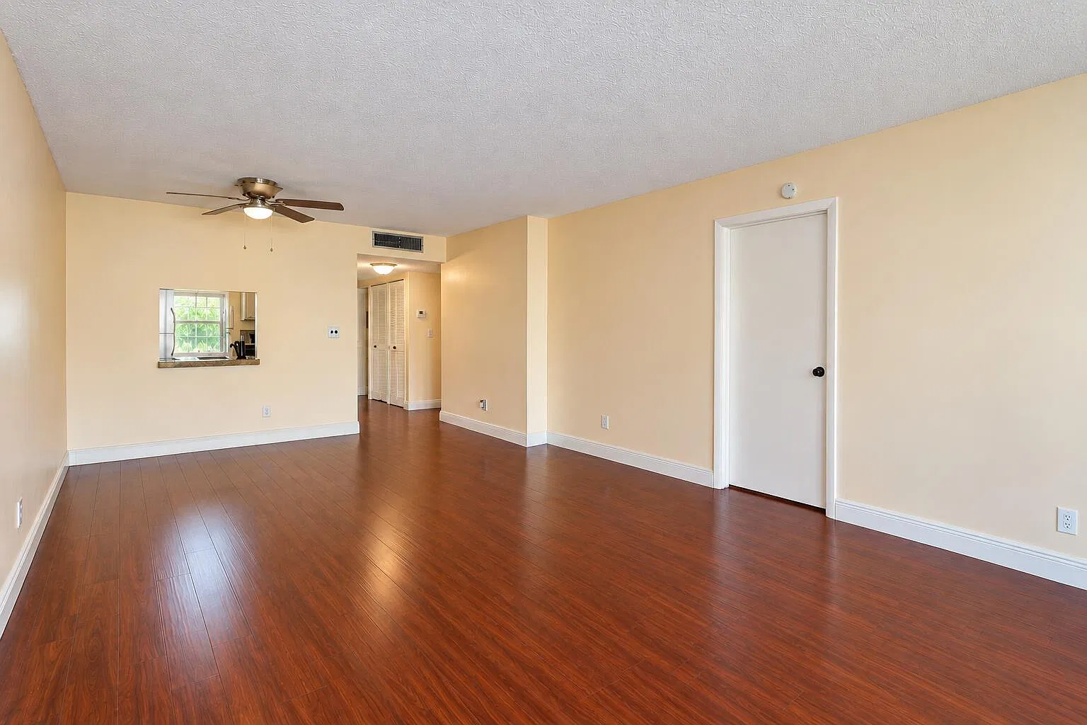 2 bed, 2.0 bath, 880 sqft, $1,700 — Photo 4